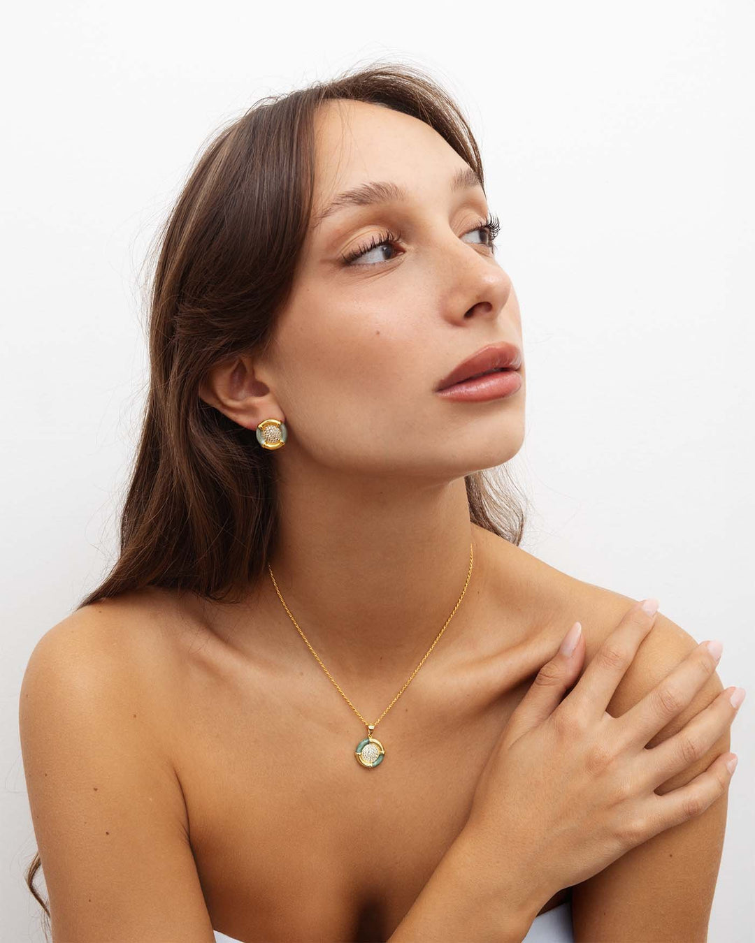 modella indossa set retro oro