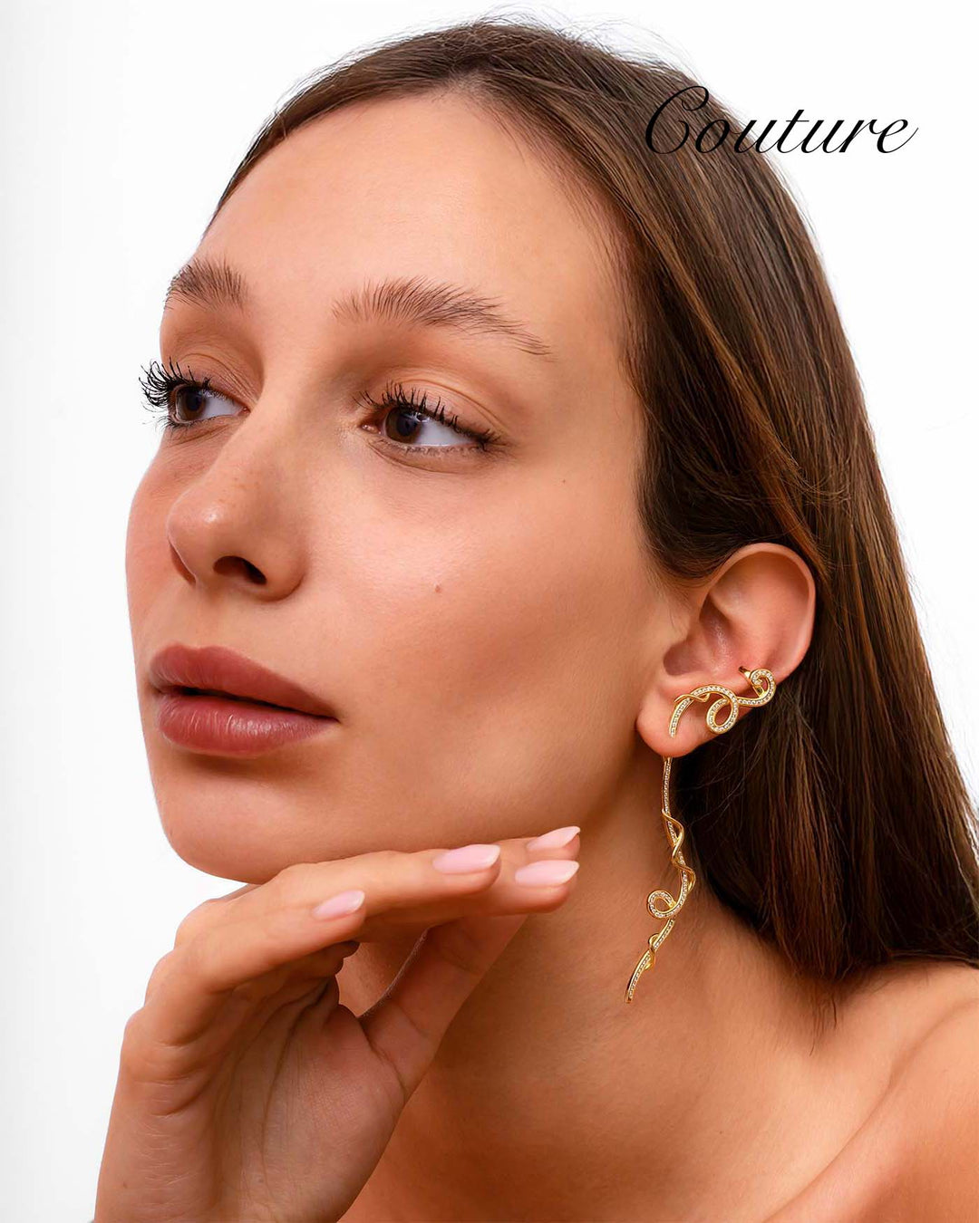 modella indossa Truly oro