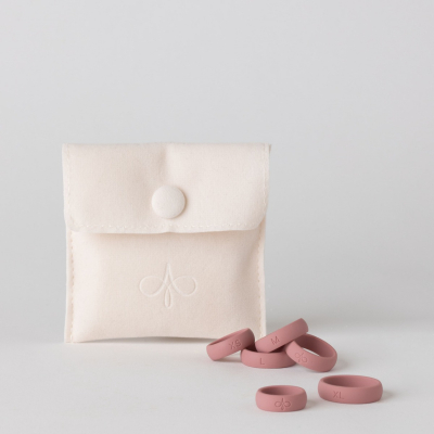 Kit composto da misuratore per anelli e custodia morbida in simil velluto